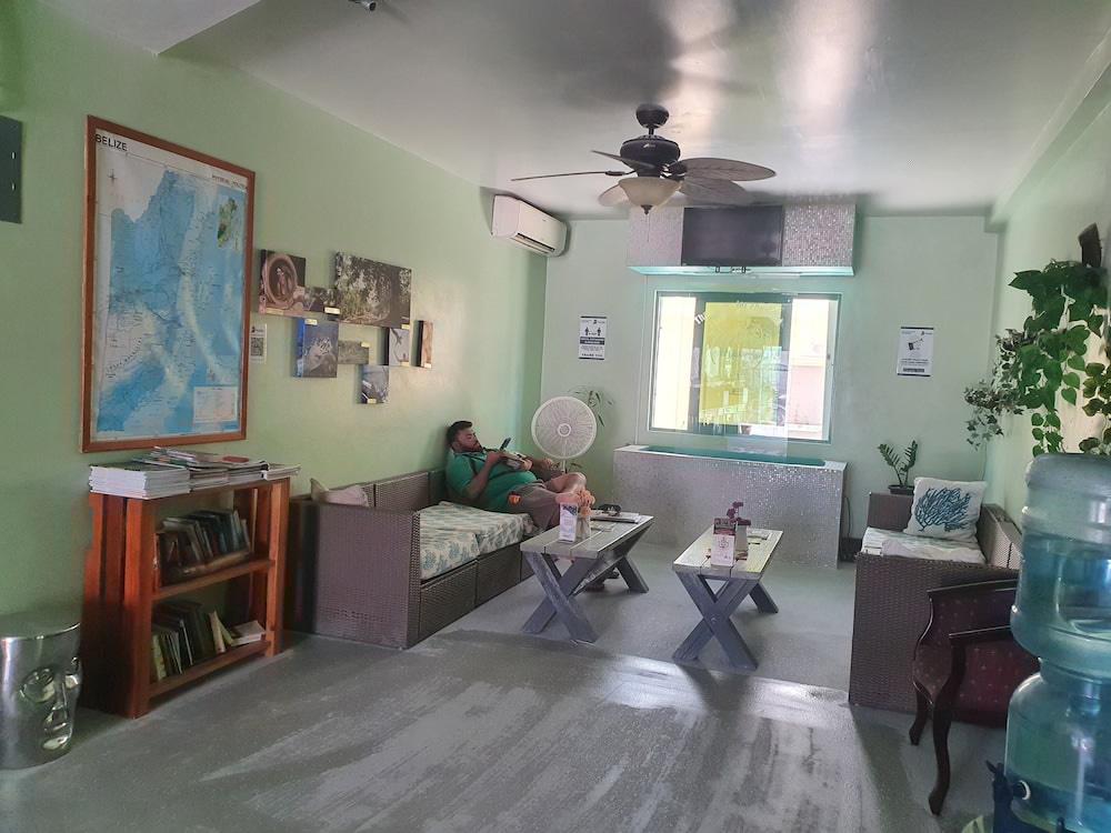 Caye Caulker Plaza Hotel Exterior photo
